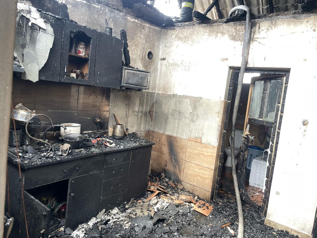 În prag de sărbători, o tragedie i-a lăsat sub cerul liber. Patru suflete au nevoie de ajutorul oamenilor de bine