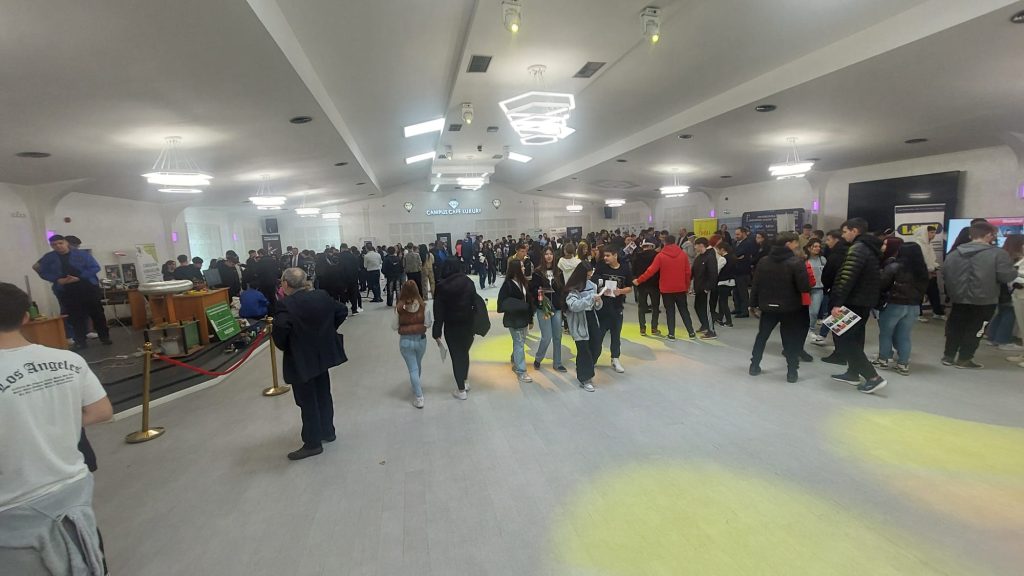 (Video) Cele mai bune universități tehnice din România și-au prezentat ofertele la Buzău. Care a fost atracția trâgului „TehnoSKILLS”