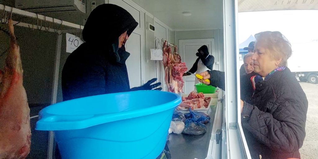 Carne de miel pe alese și prețuri la mica înțelegere! Crescătorii de ovine fac toate poftele clienților pentru a-și vinde marfa