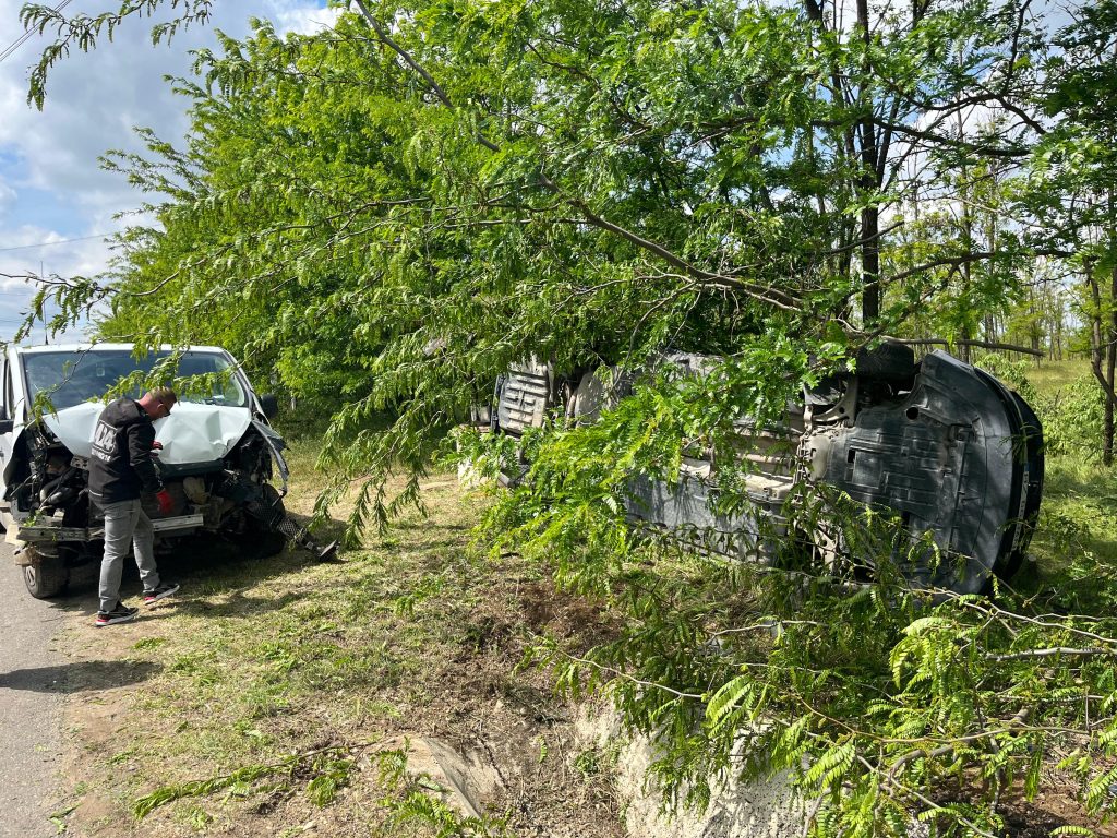 Accident grav la ieșire din Rușețu! Șofer de 44 de ani, preluat inconștient de elicopter și transportat la Spitalul Floreasca
