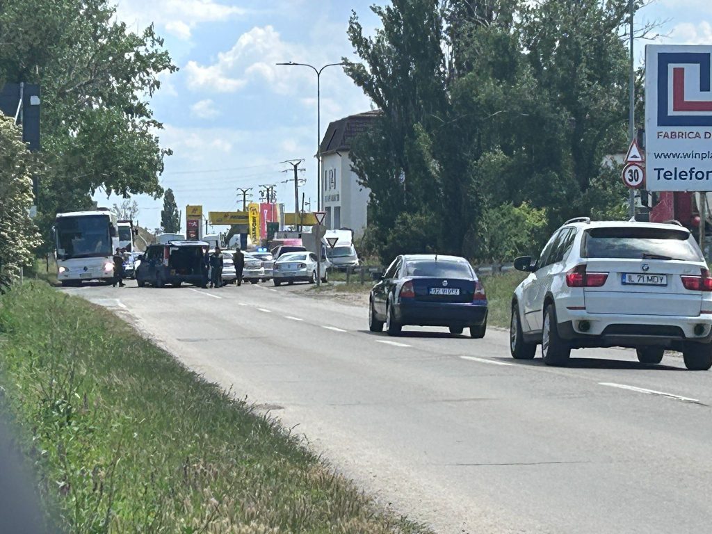 (UPDATE) Accident rutier pe DN2B, la ieșire din Buzău. Trafic dirijat de poliție