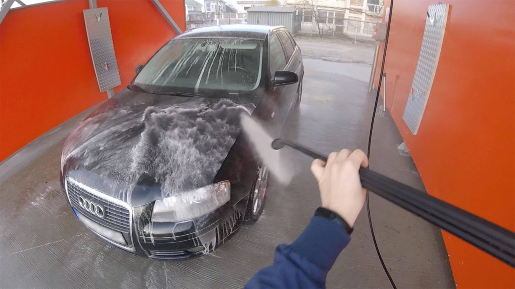 (VIDEO) Spargeri în lanț la spălătoriile auto din Buzău. Cum au acționat și cine sunt hoții
