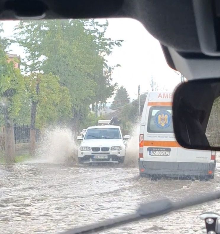 (VIDEO) Potop în nordul județului, șosele pline de apă