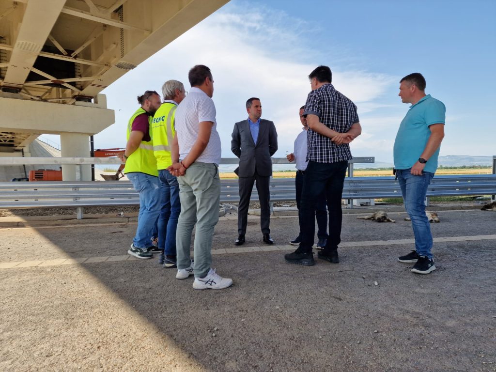 (FOTO&VIDEO) Noul ministru al Transporturilor, vizită fulger pe A7. Când ar putea fi deschis lotul Mizil-Pietroasele