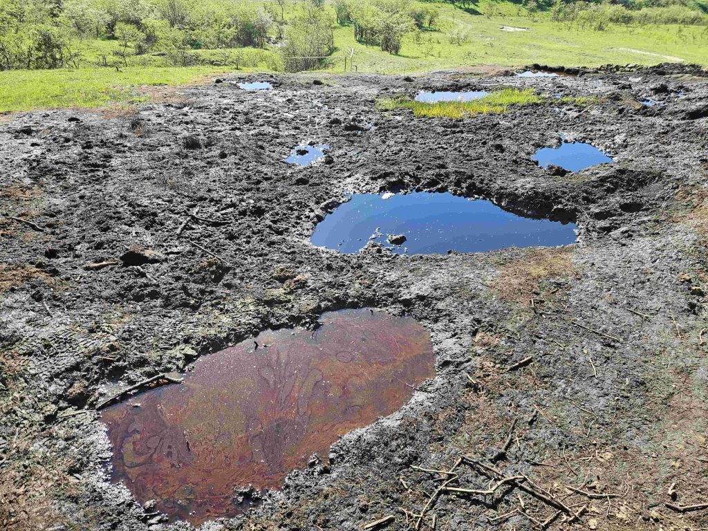 (FOTO&VIDEO) Comori ascunse și hărți extinse: Ținutul Buzăului, o nouă hartă a minunilor, cu izvoare de petrol, focuri vii și formațiuni spectaculoase