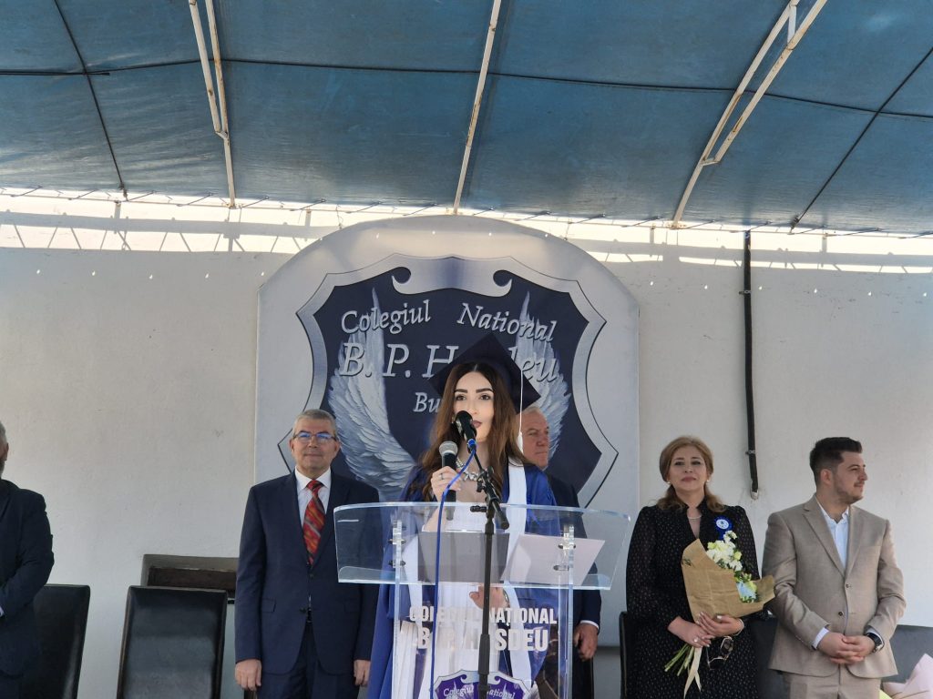 O buzoiancă de excepție! Alice Tania Bulf, șefa de promoție a Colegiului Național „B.P. Hasdeu