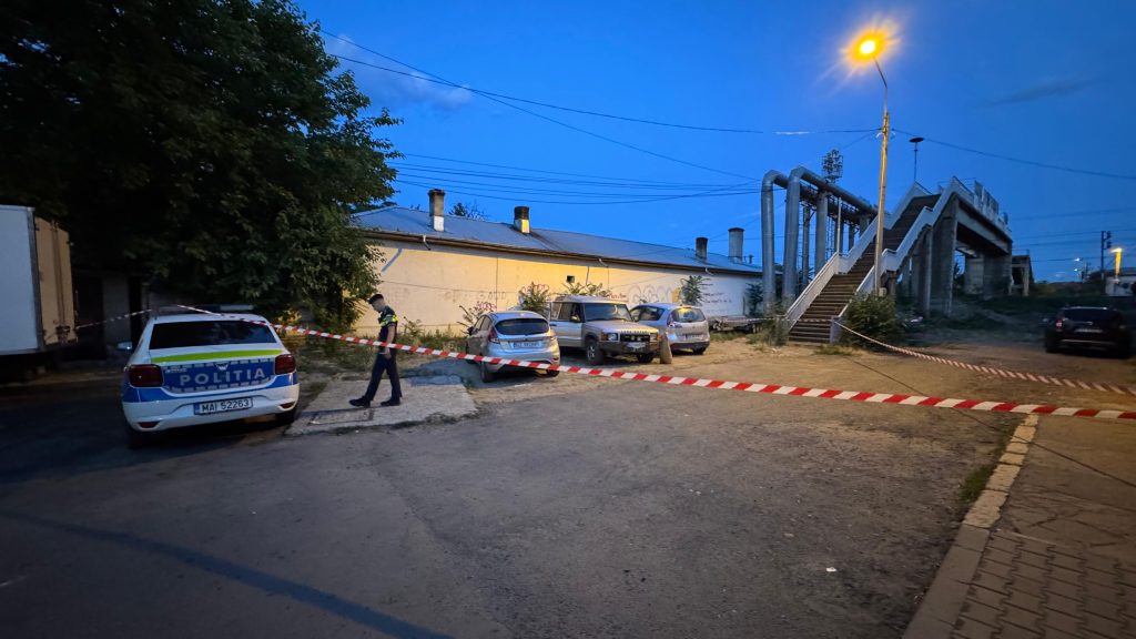 Bărbat găsit fără viață, pe bancheta unei mașini parcate pe bulevardul 1 Decembrie