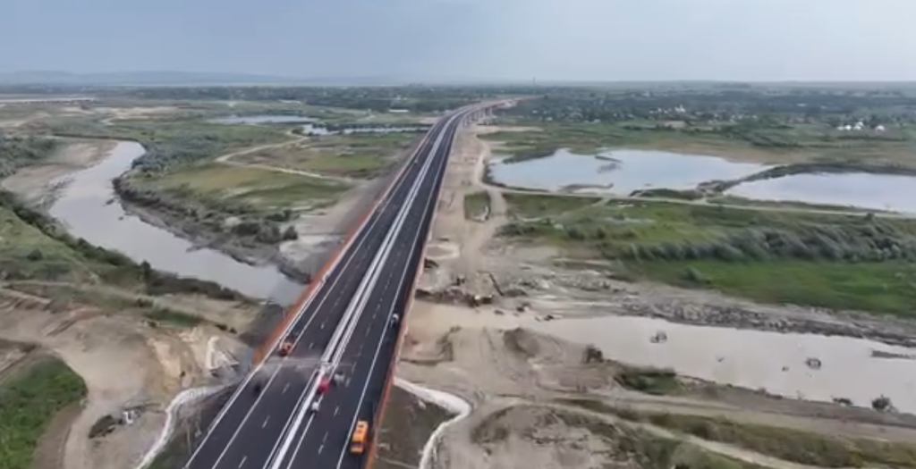 Greșeală gravă pe A7: s-a turnat beton fără aviz la podul peste Buzău. Motivul pentru care Umbrărescu a fost amendat