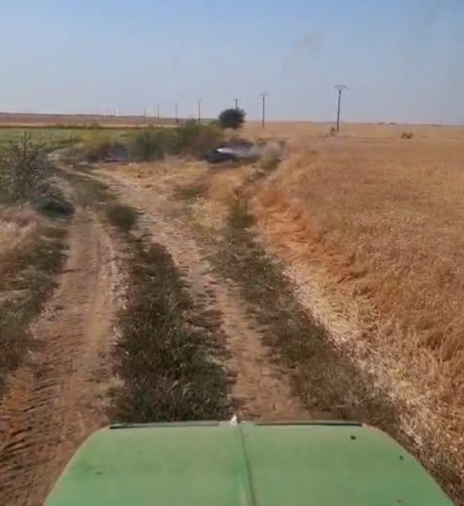 (Video) 200 de hectare de grâu, la un pas de a fi mistuite de flăcări! Semnalul de alarmă tras de un fermier din Buzău