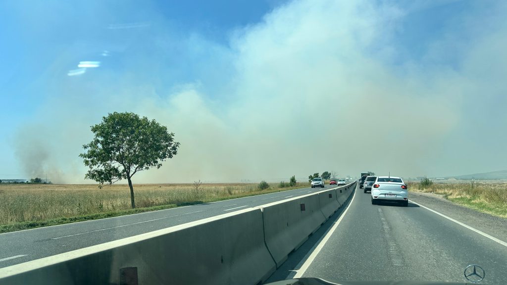 (FOTO) Fum gros vizibil din municipiu. Ce se întâmplă