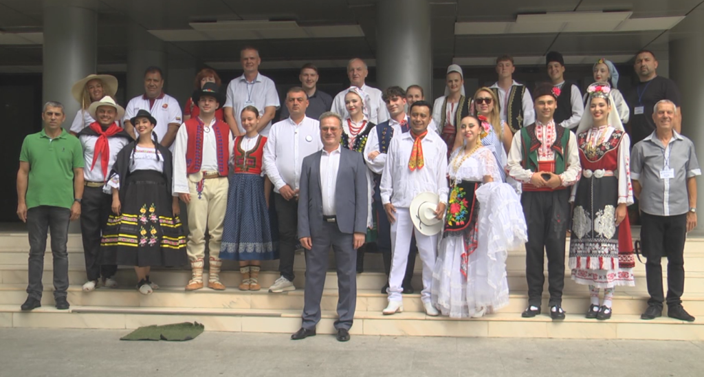 Spectacol de culoare și tradiție, pe străzile Buzăului. Buzoienii, invitați la Parada Portului Popular