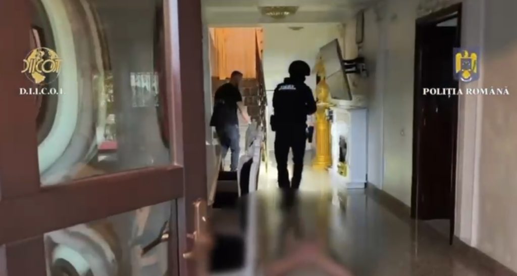 (VIDEO) Cum au fost ținute captive zeci de tinere și obligate să se prostitueze. Percheziții ample, inclusiv în Buzău