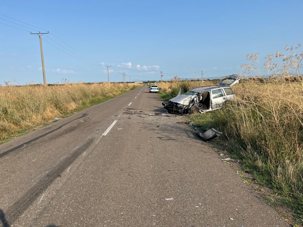 Accident grav pe un drum comunal. Șase dintr-o lovitură!