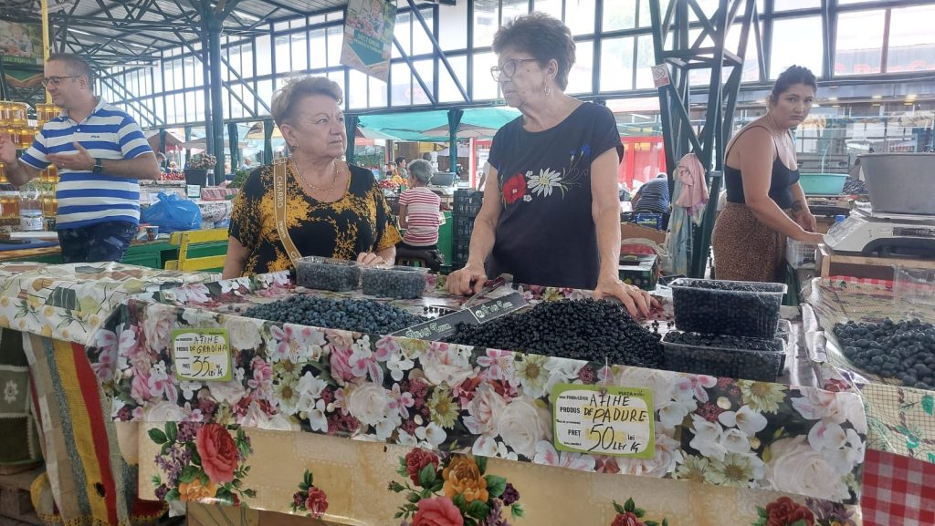 Topul celor mai scumpe fructe din Piața Centrală din Buzău. Unele au prețurile duble față de anul trecut