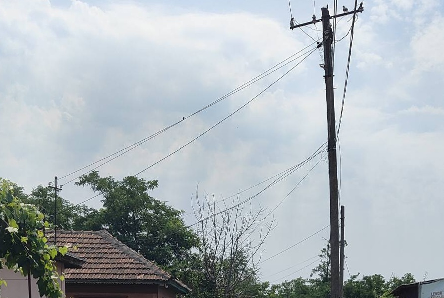 Avarie majoră la Smeeni, în rețeaua de electricitate. Locuitorii, fără apă și fără curent