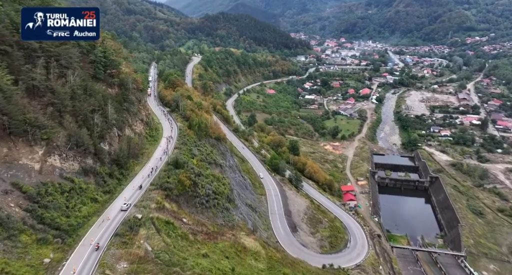 Imagini spectaculoase de la Turul României. Cicliștii au parcurs zeci de kilometri prin cele mai pitorești zone din Buzău