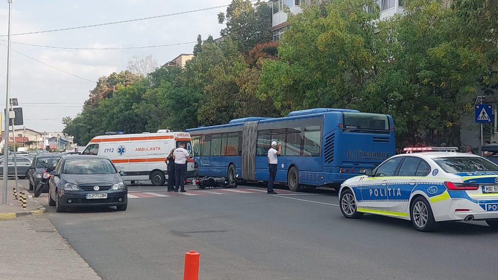 (FOTO&VIDEO) Impact între două motociclete, în apropiere de Sala Sporturilor. O persoană a fost rănită