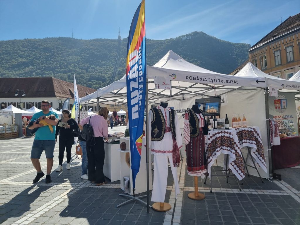 (FOTO) Județul Buzău, promovat în inima Brașovului