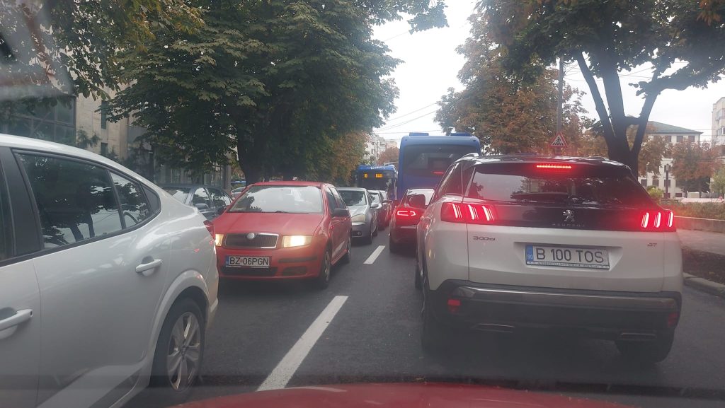 (FOTO&VIDEO) Trafic de coșmar în municipiul Buzău! Restricții pe Unirii, străzile adiacente blocate