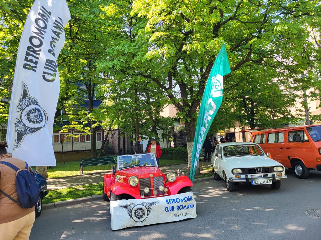 Spectacol pe Bulevardul Bălcescu. Retroparada Toamnei, atracția weekend-ului