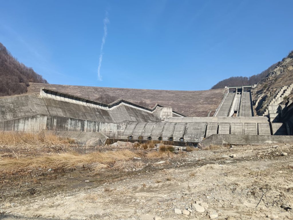 (VIDEO) Acuzații de lucrări ilegale la hidrocentrala de la Surduc. Cu ce concluzii a plecat ministrul Mediului de la Buzău