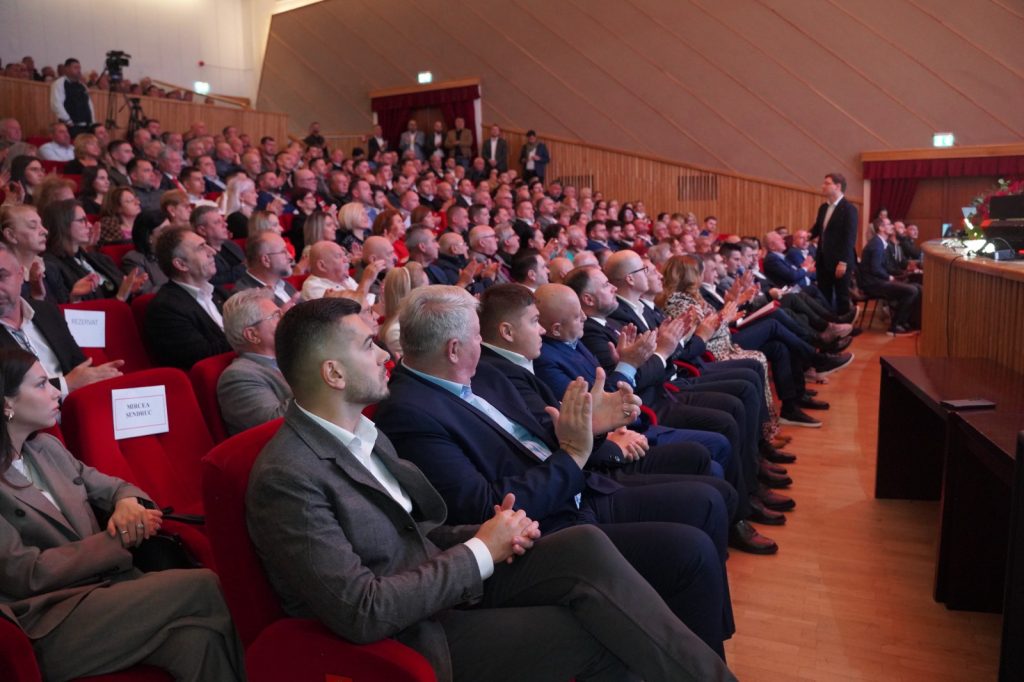 SURSE. Din culisele Conferinței Județene PSD: Toma a criticat guvernarea Ciolacu, pesediștii au făcut scut în jurul fostului premier. Ce momente s-au mai consumat în sală