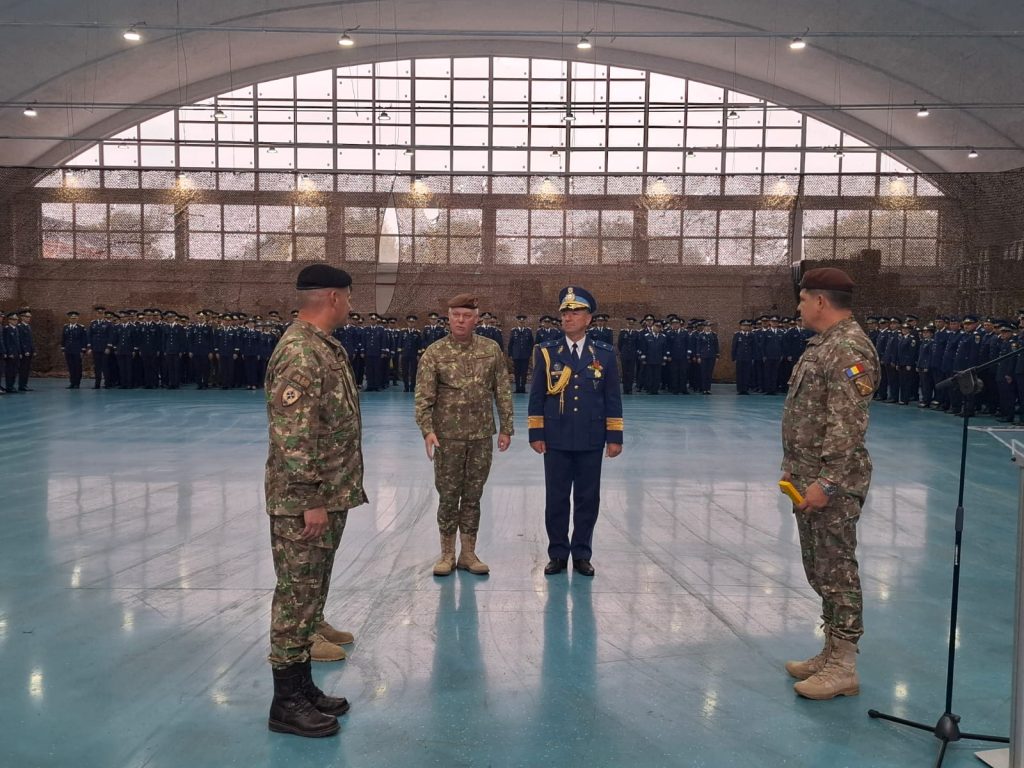 (VIDEO) Generalul de flotilă aeriană,  comandantul Bazei Aeriene Boboc, Ovidiu Bălan a trecut în rezervă, după 45 de ani de pilotaj militar