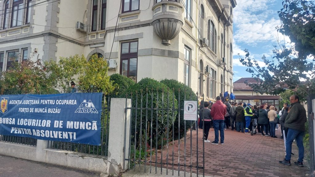(VIDEO) Bursă pentru absolvenți, locuri de muncă pentru persoane cu experiență. Ce șanse de angajare au tinerii