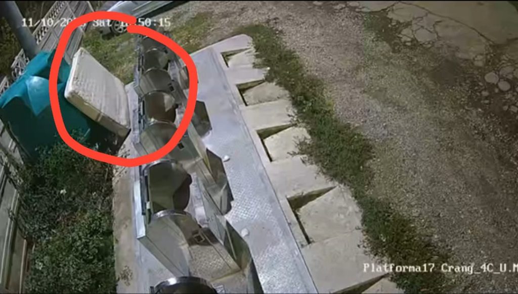 Buzoienii, filmați când aruncă gunoiul! Un cetățean a fost amendat cu 15.000 de lei, pe baza imaginilor surprinse de camerele video montate la platformele de colectare a deșeurilor