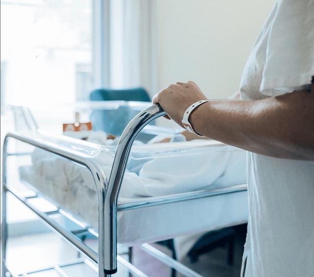 DEZVĂLUIRI!  Cazul bebelușului internat la Spitalul Județean! Că nu există empatie, știm! Dar când se adaugă nerespectarea procedurilor, avem tragedii! Firul neregulilor grave