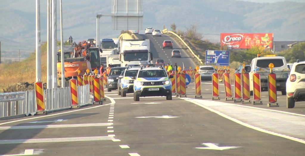 (VIDEO) Întârziere și în ziua inaugurării! La intrarea dinspre Buzău pe lotul Mizil-Pietroasele, marcajele nu erau gata. După deschidere, trafic de coșmar pe DJ203G