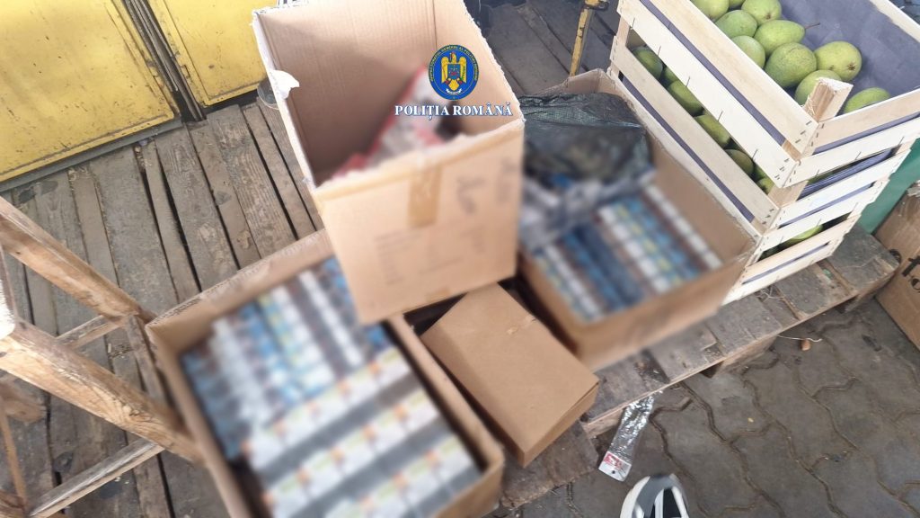 (FOTO&VIDEO) Flagrant în Piața Centrală! Cinci persoane au fost săltate și trimise după gratii