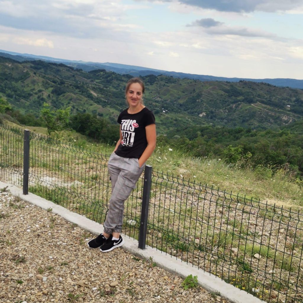 Apel pentru salvarea Mădălinei, o tânără însărcinată, operată pe creier după un accident rutier. Ce le-au transmis medicii rudelor