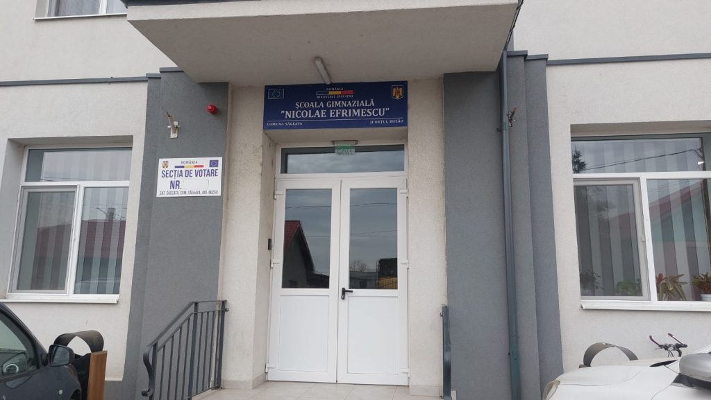Dascăl acuzat că a încercat să corupă sexual o elevă. Cine a intervenit și ce măsuri urgente au fost luate