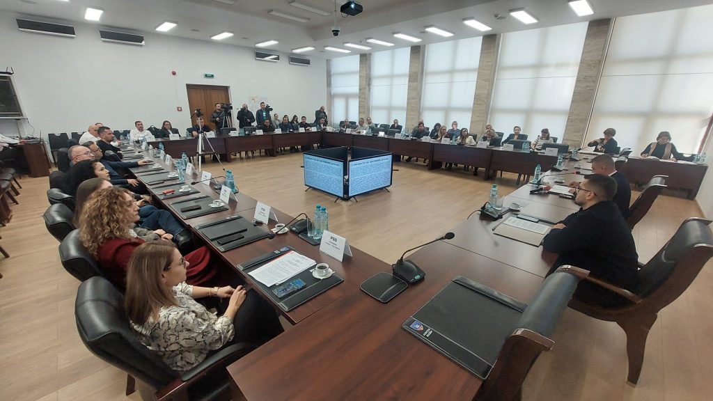 Microbuzele școlare de peste 200.000 de euro bucata, plătite și din bugetul Consiliului Județean