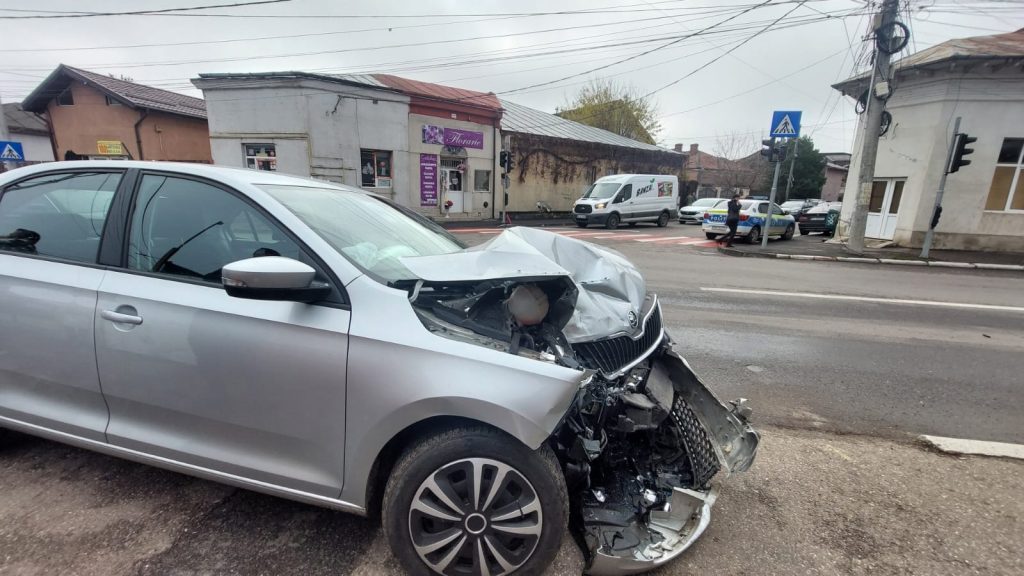 (FOTO&VIDEO) Două persoane la spital, în urma unui accident grav produs pe Marghiloman