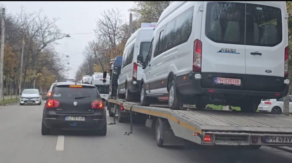 (VIDEO) Microbuzele școlare au ajuns la Consiliul Județean. Când vor fi livrate