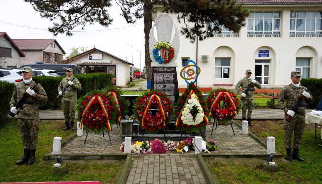 (FOTO) Eroii buzoieni, comemorați de Ziua Veteranilor din Teatrele de Operații