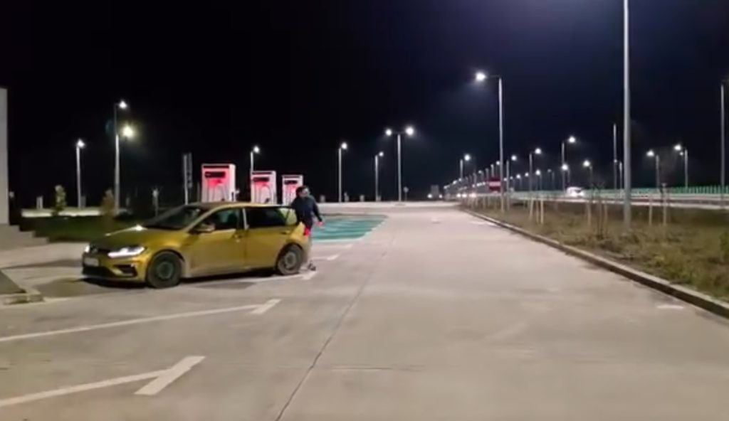 IMAGINI ȘOCANTE! Toalete “horror” pe Autostrada Moldovei, pe tronsonul proaspăt inaugurat. Clipul viral care a stârnit un val de reacții (VIDEO)