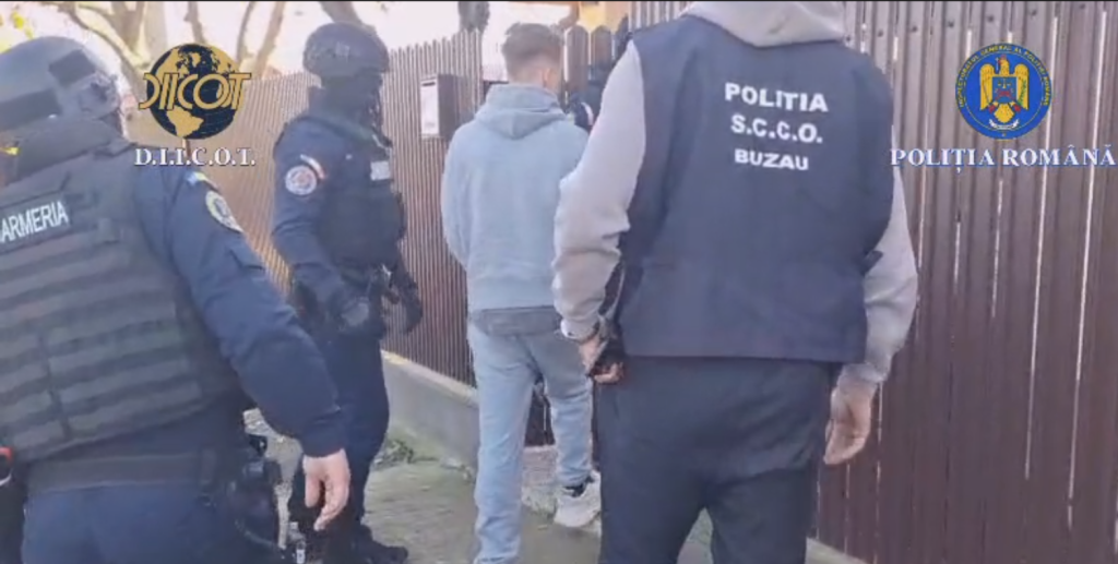 (FOTO&VIDEO) Adolescent de 17 ani, arestat preventiv pentru că vindea droguri, în municipiu. Ce au descoperit anchetatorii după flagrant și percheziții