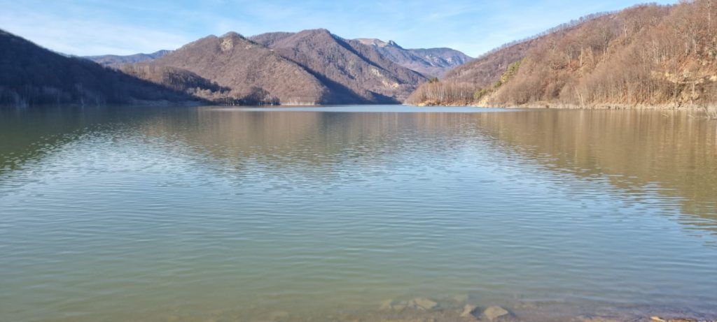 (FOTO) Un singur județ, două anotimpuri! Diferență majoră de temperaturi între zonele de munte și de câmpie