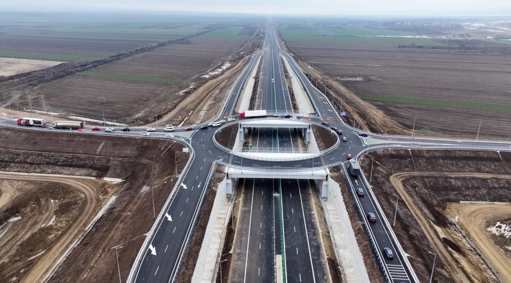 Cadou de Crăciun pentru Moldova: 50 km de autostradă, dați în trafic. Inaugurarea Focșani-Adjud, marcată de un accident grav (FOTO&VIDEO)