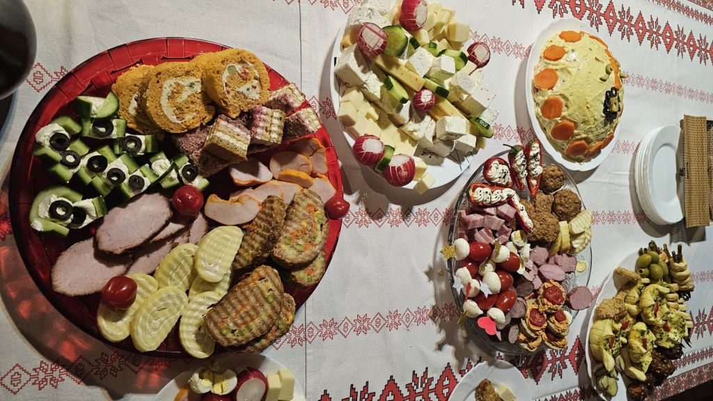 Tradiții „cu gust” în județul Buzău. Ce nu trebuie să îți lipsească de pe masa de Revelion dacă vrei să ai noroc tot anul