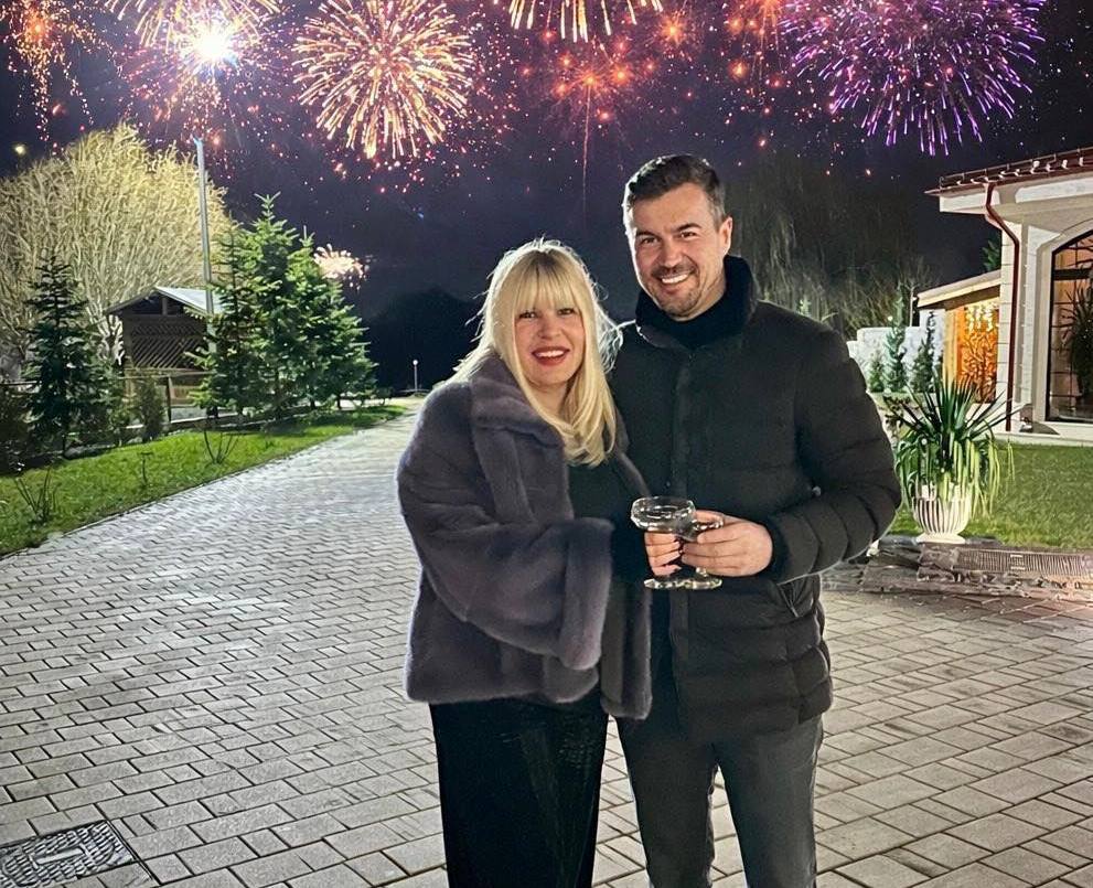 Elena Udrea, petrecere cu lăutari acasă, la Buzău. „Tot aici te întorci!” Ce melodie i-au cântat cu dedicație (VIDEO)