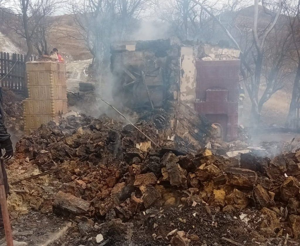 Alarmant! Tot mai multe incendii de locuințe! Două persoane și-au pierdut viața, alte cinci au fost rănite. Apelul pompierilor