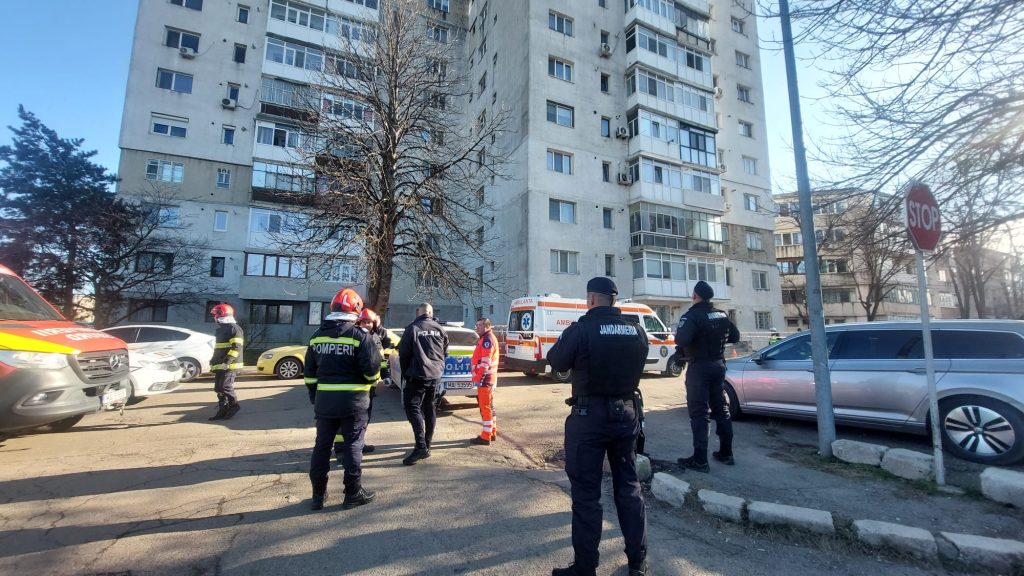 BREAKING NEWS: Tragedie în Micro 3! O femeie a murit după ce s-a prăbușit de la etajul 9 (FOTO&VIDEO)