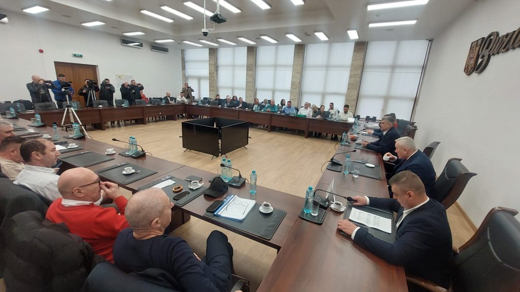 Investiții în rețele de iluminat, în zeci de comune. Rețelele de apă…mai așteaptă