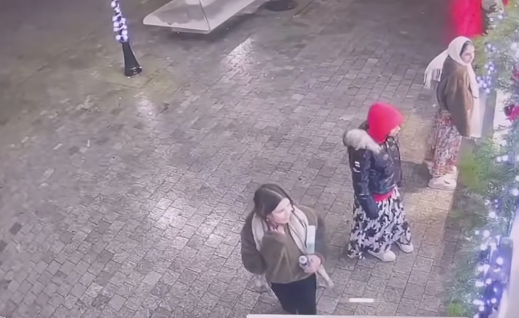 INCREDIBIL! După o noapte în arest, cele trei hoațe din banda care a terorizat Buzăul, tratate cu duhul blândeții