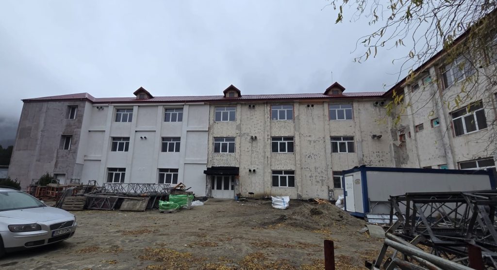 Cum și-au bătut joc constructorii de cei 200 de elevi ai unei școli din Buzău. Asta chiar e culmea tupeului! (FOTO)