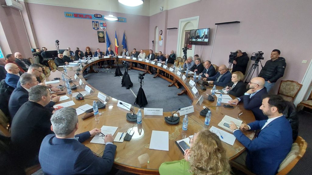 BANII ÎNAPOI! Proiectul lui Toma pentru Cuza Vodă, trântit la vot de consilierii PSD. Primul semn de scindare